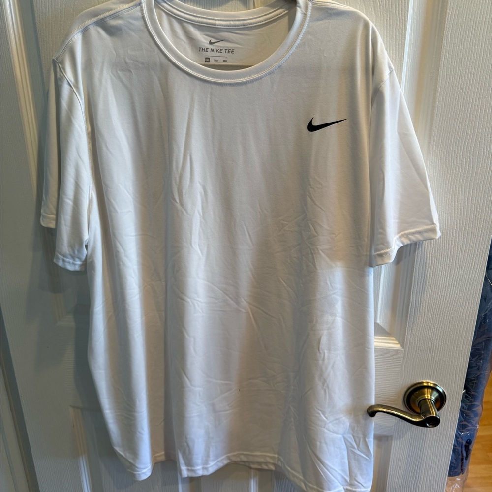 Nike Men's Classic White Short Sleeve Tee